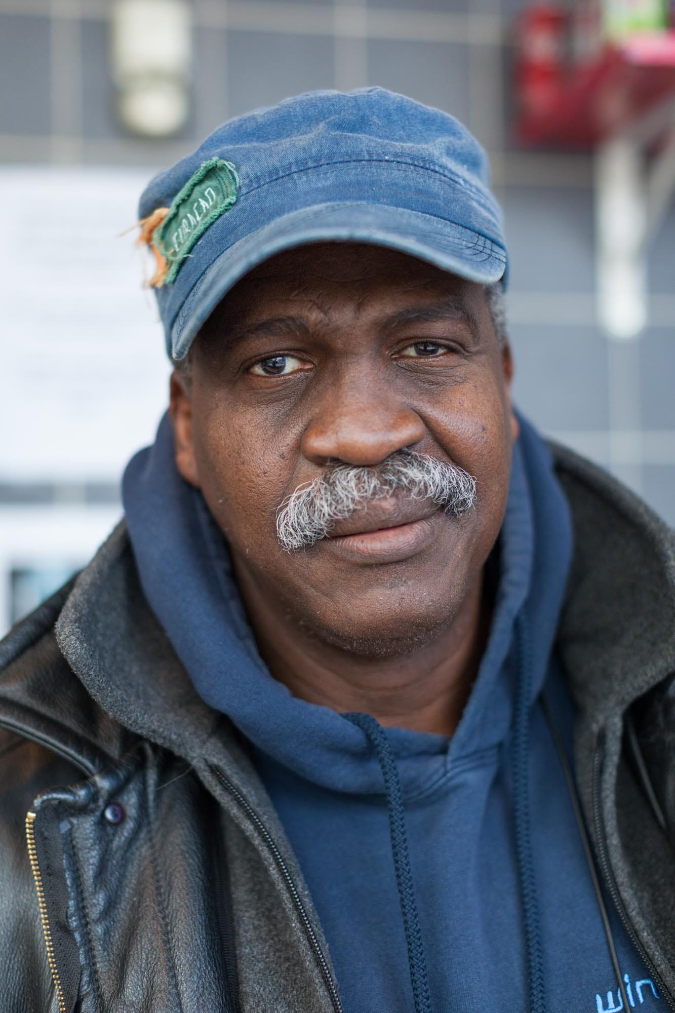 Portrait of a man in Delfshaven, Rotterdam. © Florian Braakman