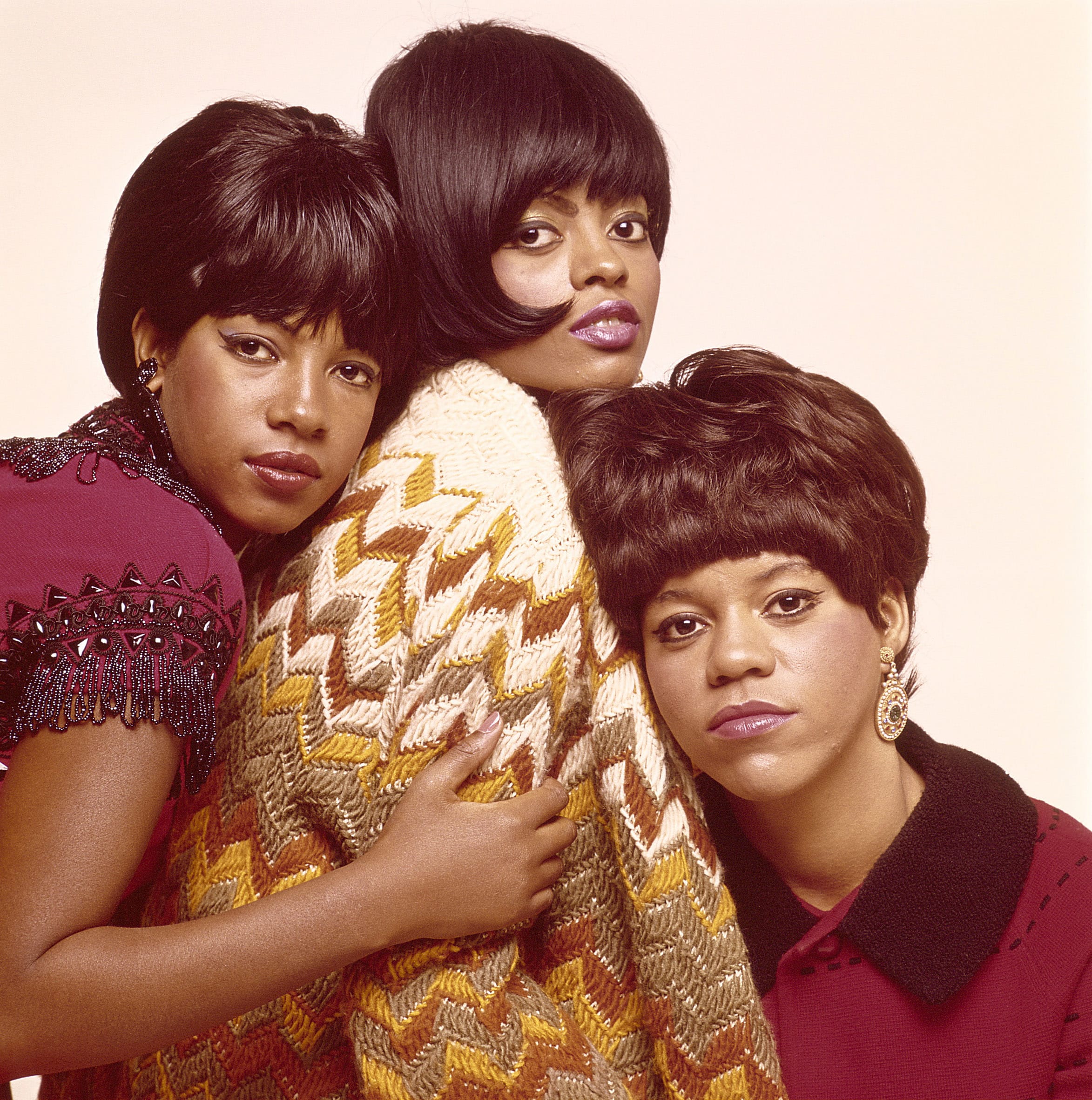 Portrait of the Supremes in 1965, three black female singers of the famous soul music singing group pose for Paul Huf. © Paul Huf / Mai