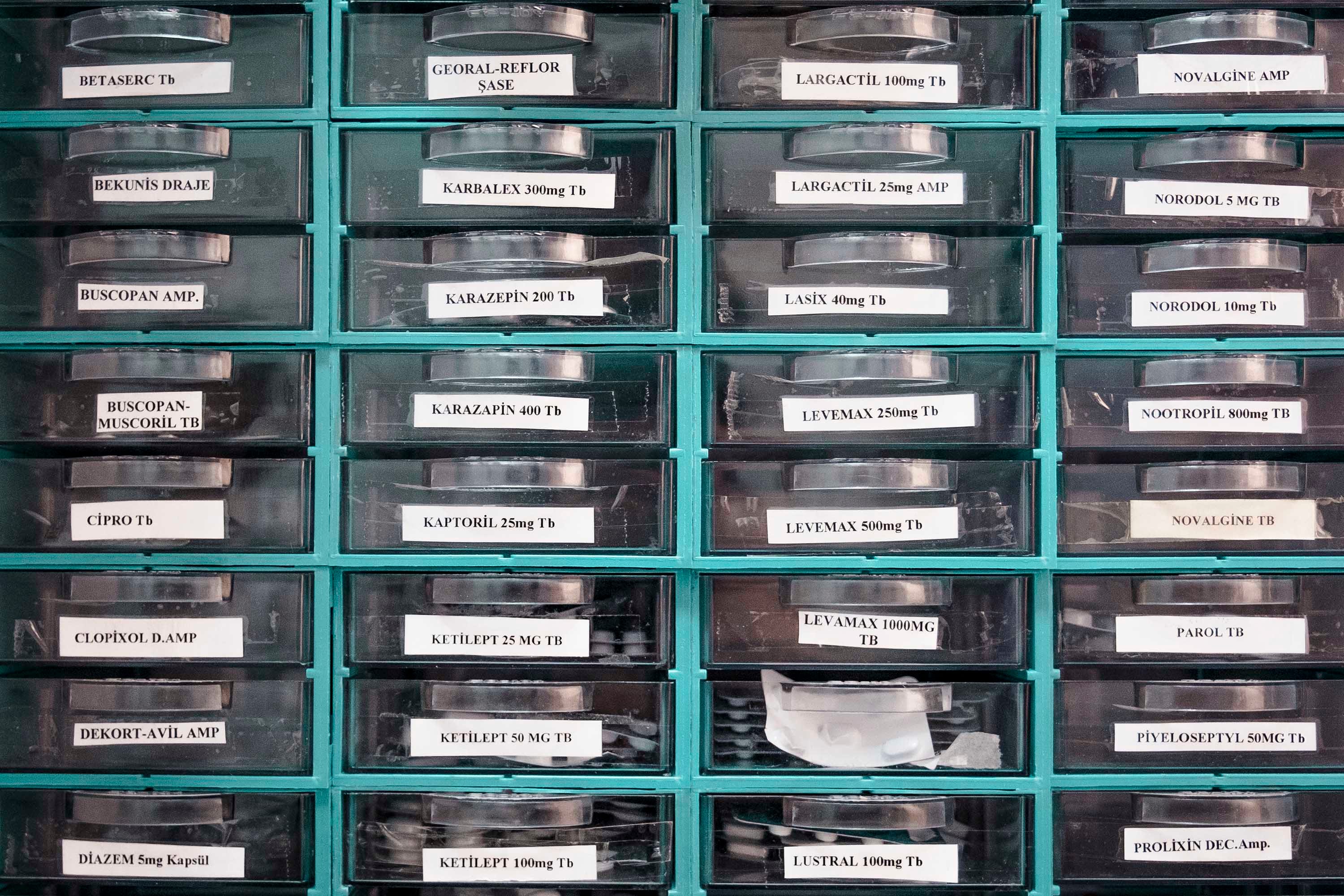 Photo of a cabinet for medicines © Oğulcan Arslan