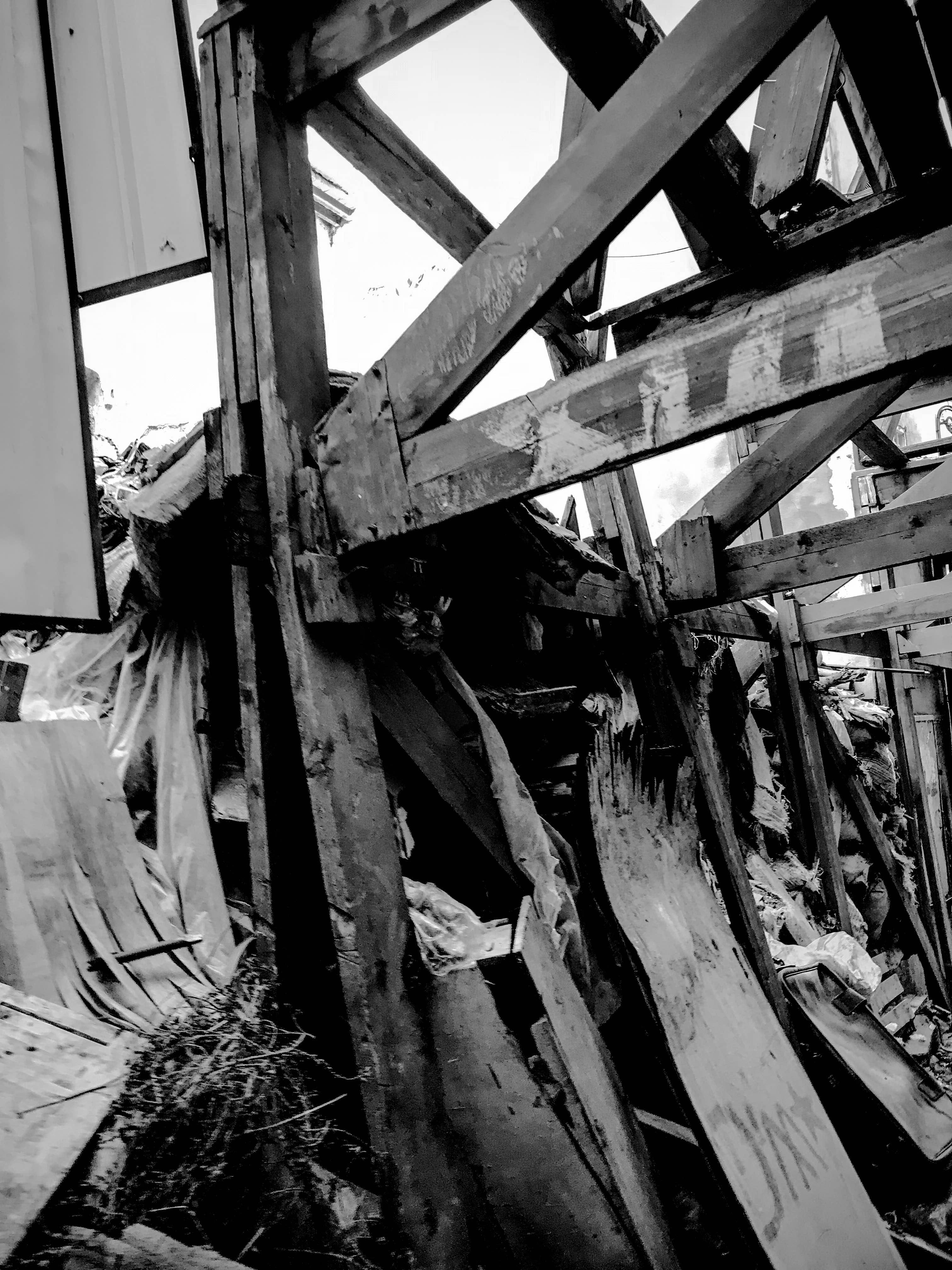 Black and white image of a destroyed construction. © Issam Larkat