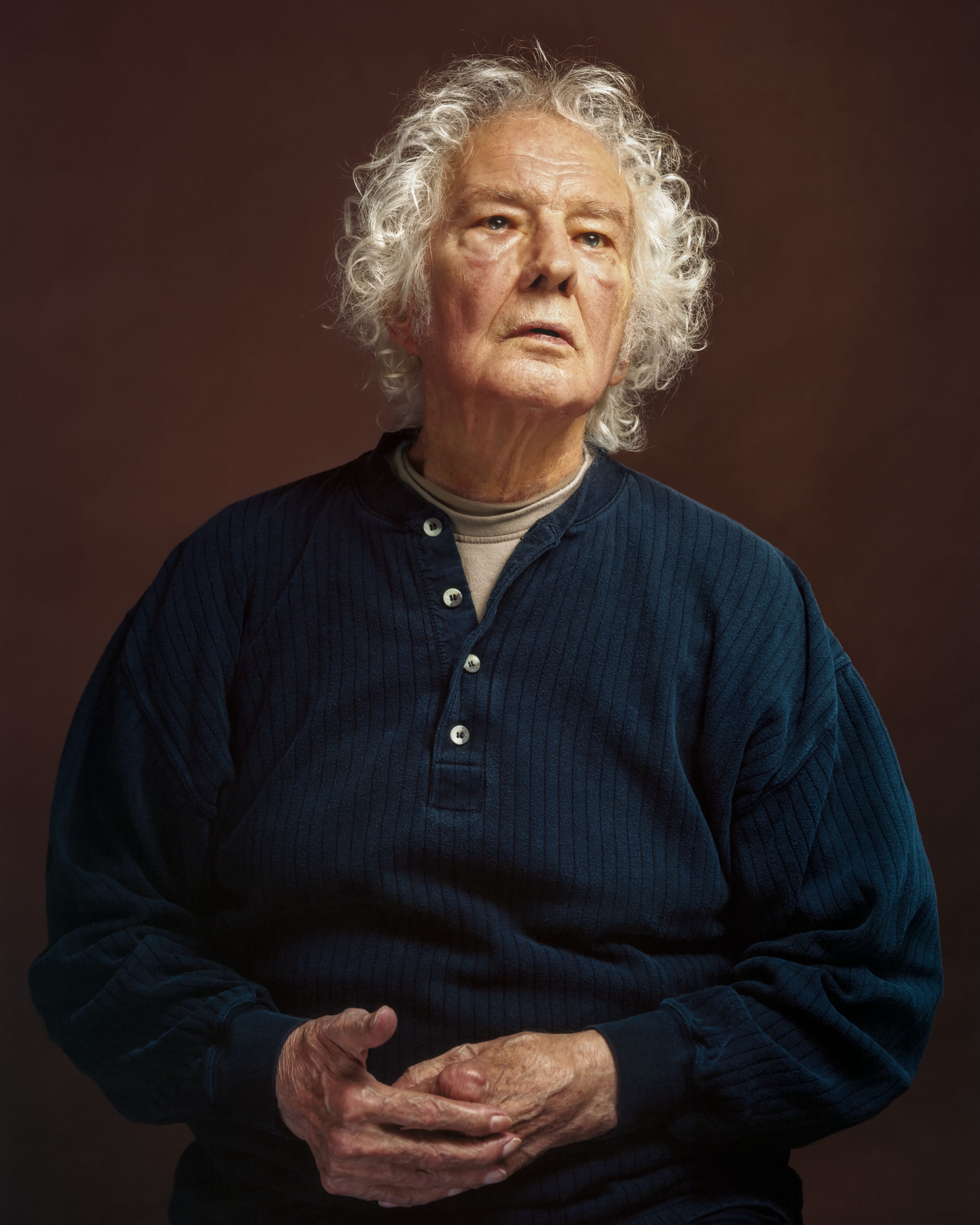 A portrait of an older man (Jan Wolkers) from the waist up