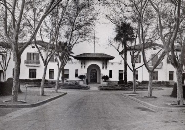 Archival image of a building © Issam Larkat