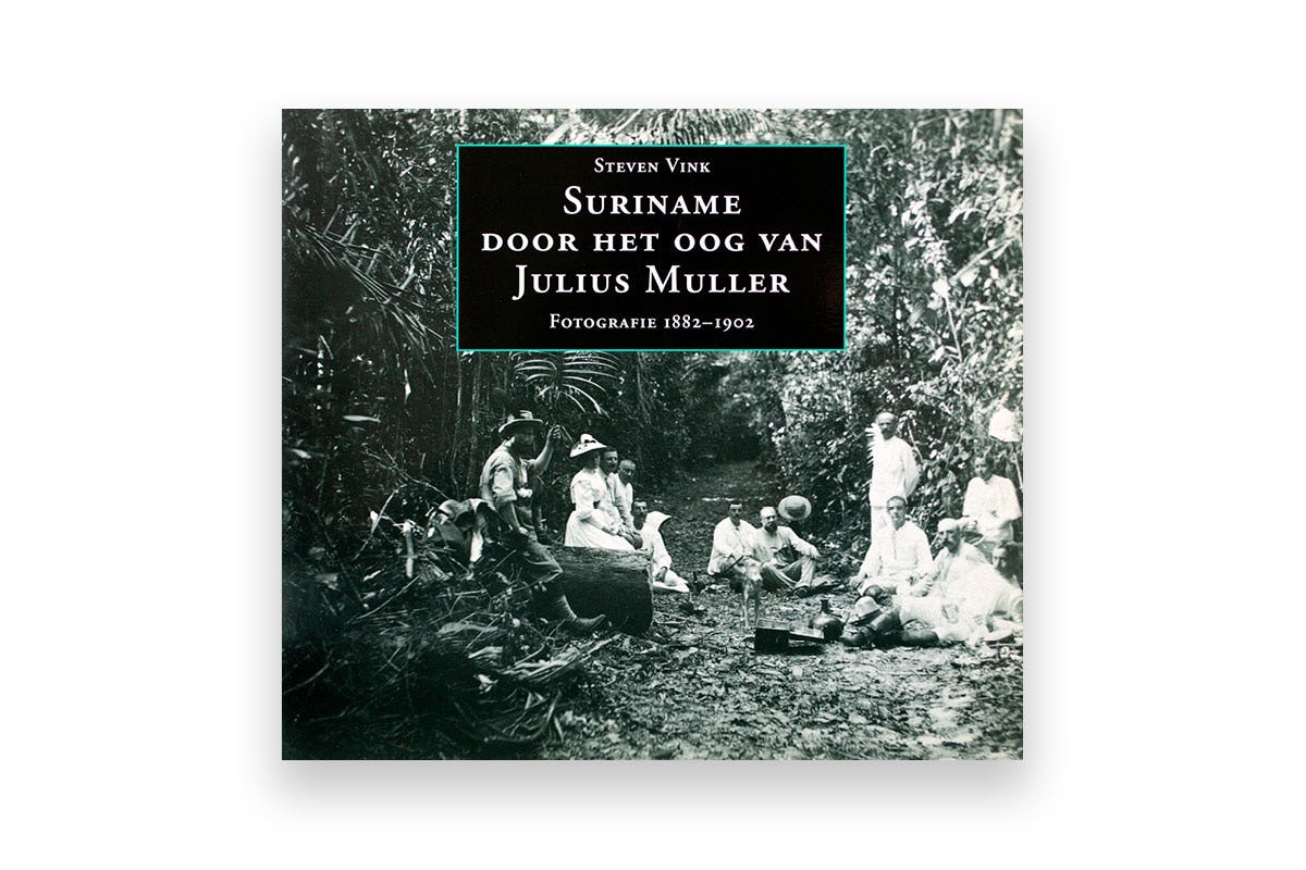 Front cover of Suriname door het oog van Julius Muller : fotografie 1882-1902 by Steven Vink