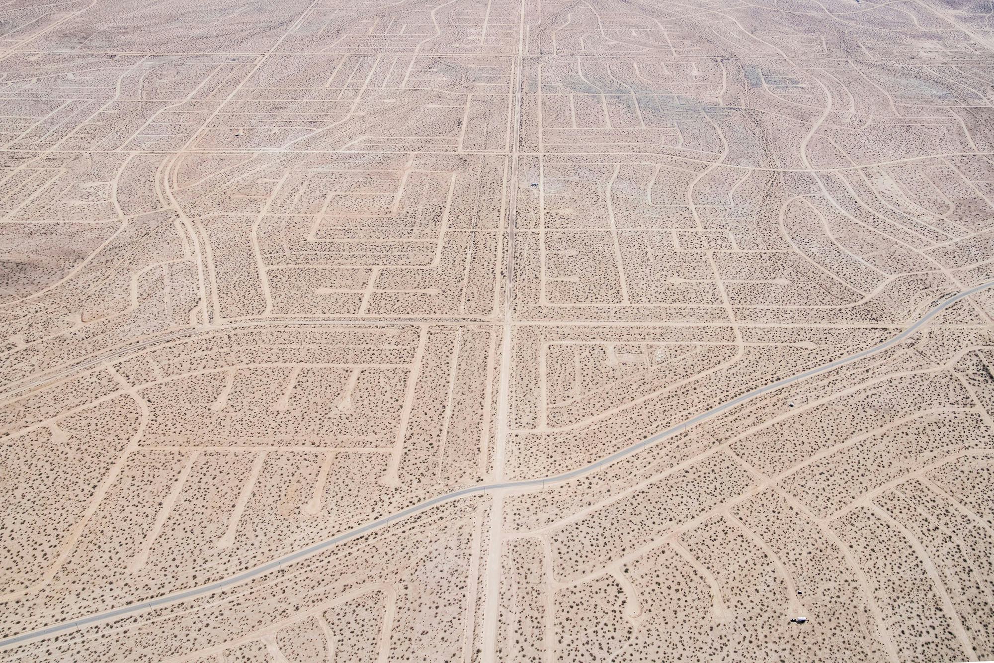 Aerial view of California infrastructure. © Andrea Orejarena & Caleb Stein