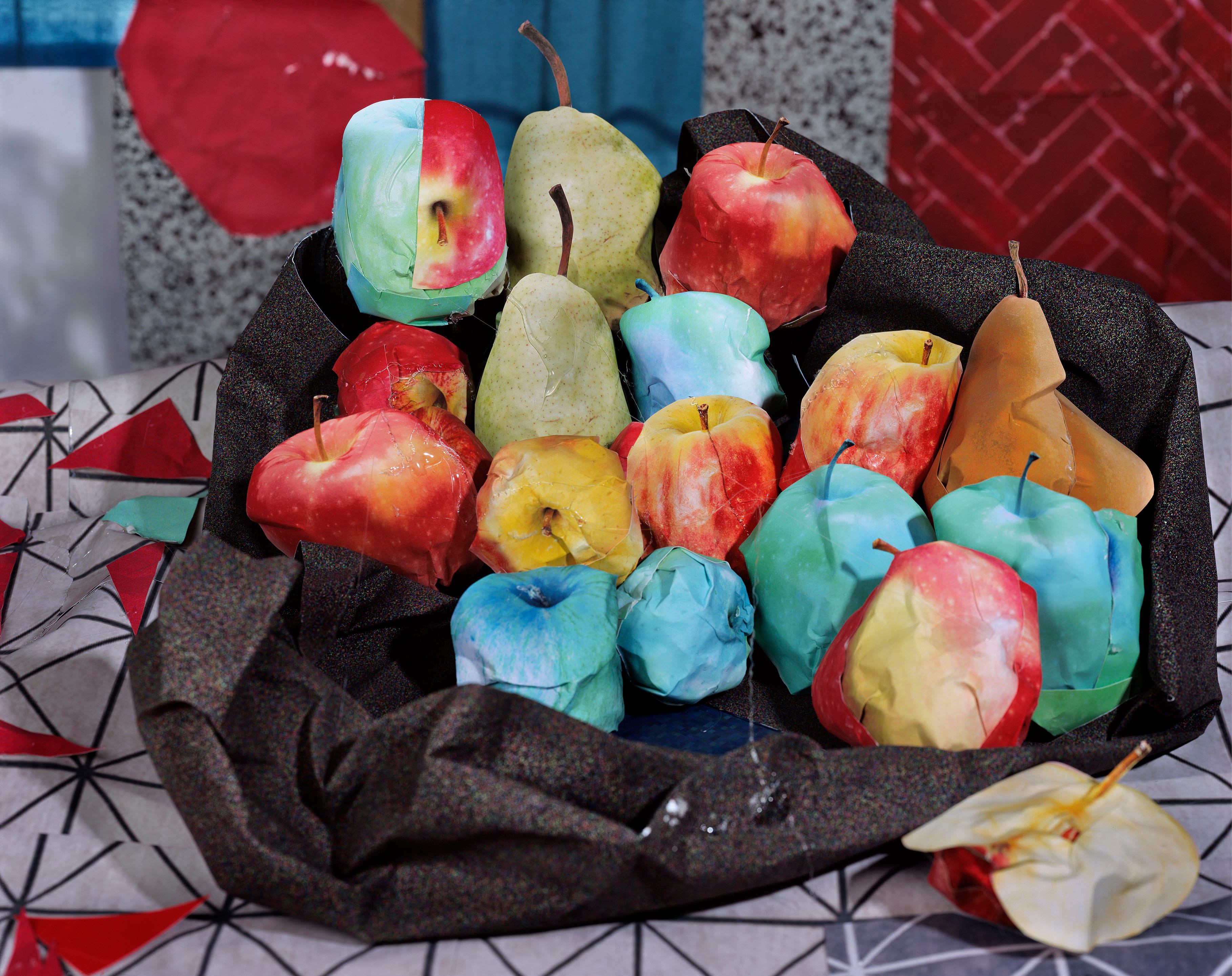 Pink Ladies and Pear, 2012 © Daniel Gordon, courtesy of the Foam Collection